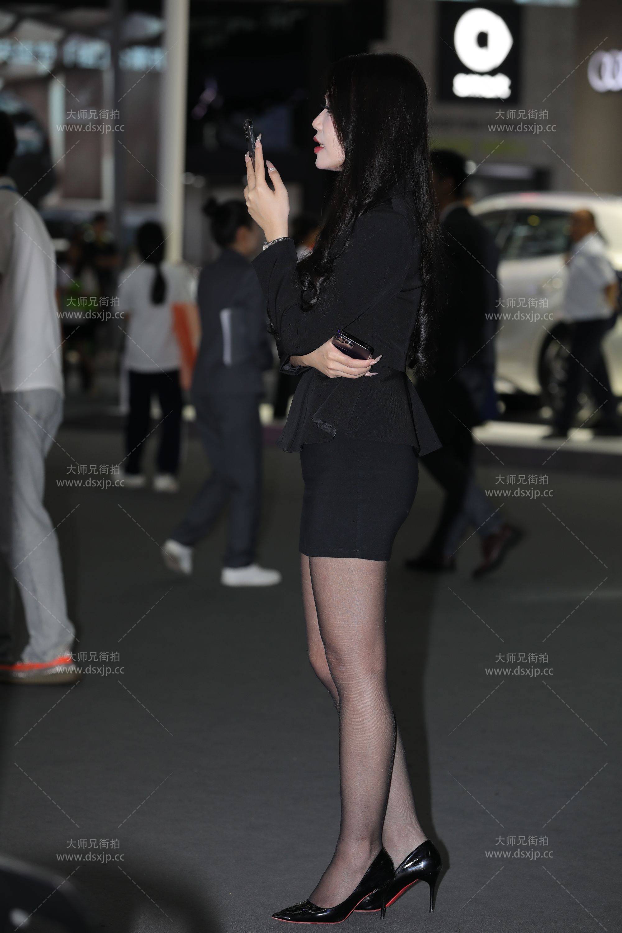 极品包臀裙小骚货黑丝制服高跟诱惑