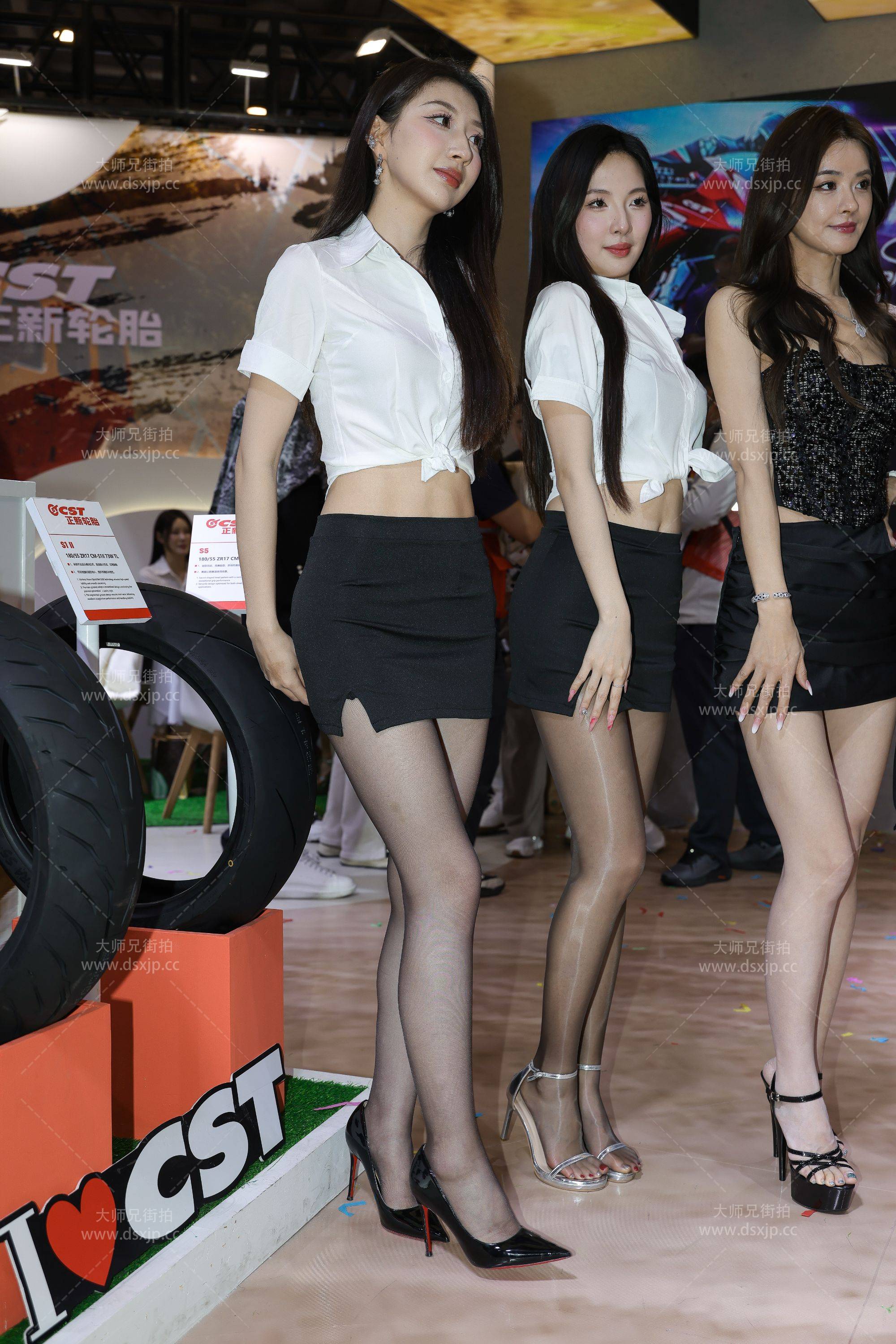 26苏州gt展网红双丝秘书装美腿高跟