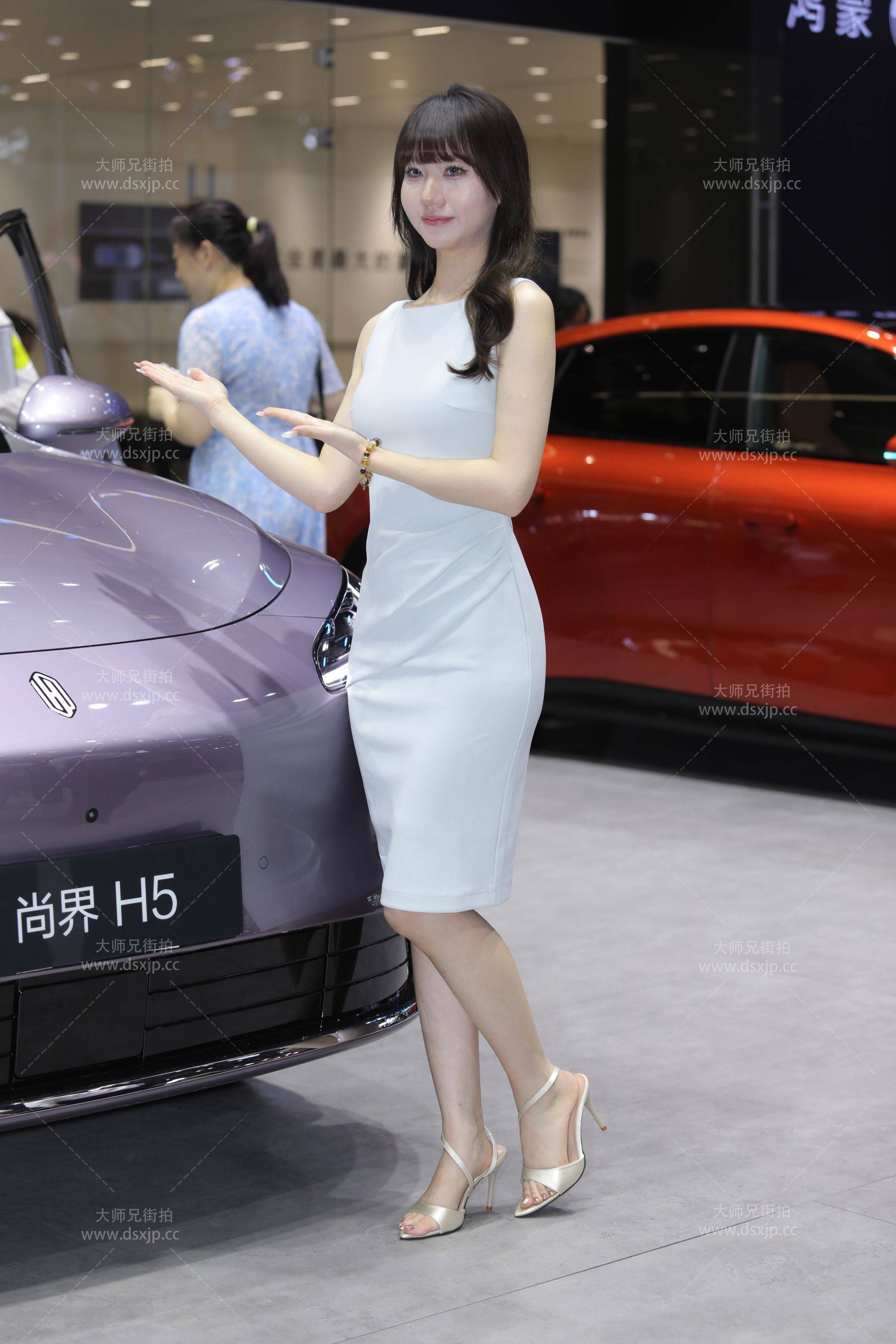 包臀裙气质白皙美女