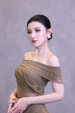 小露娜包臀裙4K【有惊喜哦】