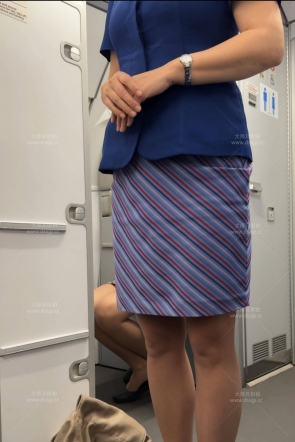 南航气质熟女乘务长制服肉丝安全演示完整时长