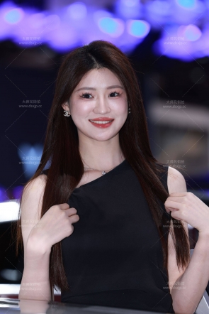 笑容超甜的大长腿