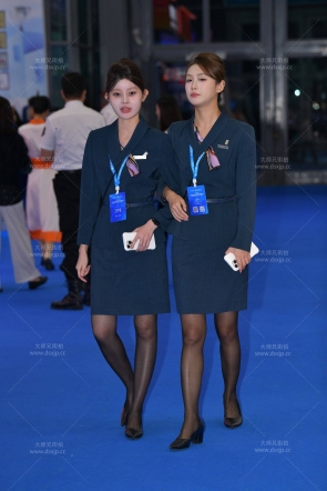 黑丝案场姐妹花