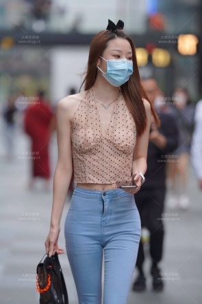 牛仔长裙气质少妇