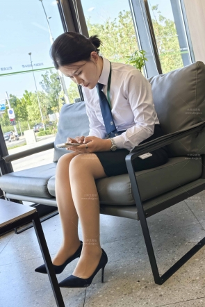 令人血脉喷张的中介经理的超薄肉丝