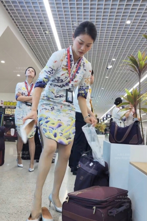 偶遇海航国际空乘换鞋震撼片段