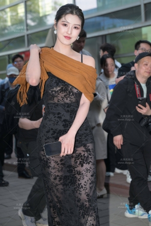 程儿透视装