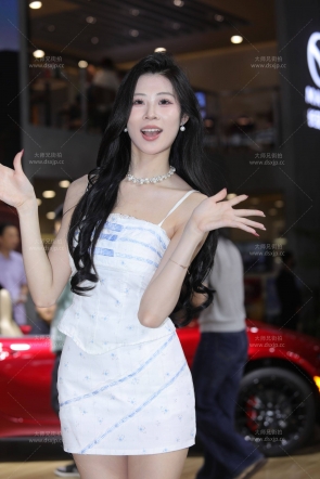 甜美大长腿美女