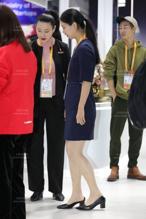 制服肉丝美足好诱惑