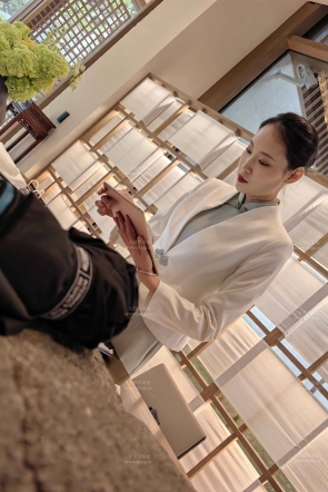 案场极品丝袜置业顾问与客服的薄丝