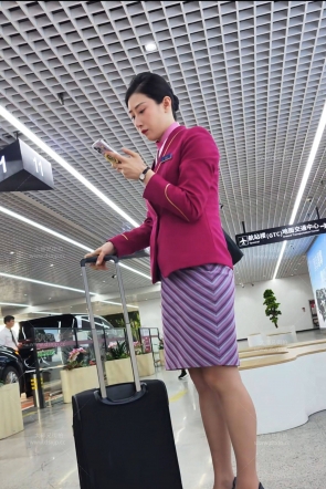 4K视频航站楼偶遇南航空姐气质韵味3分37秒