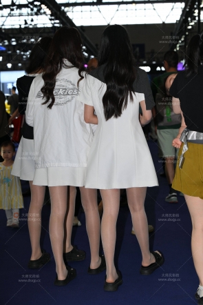 肉丝黑拖三姐妹