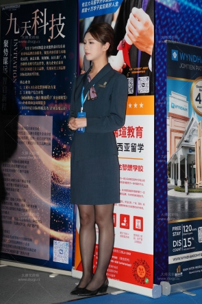 黑丝招生妹
