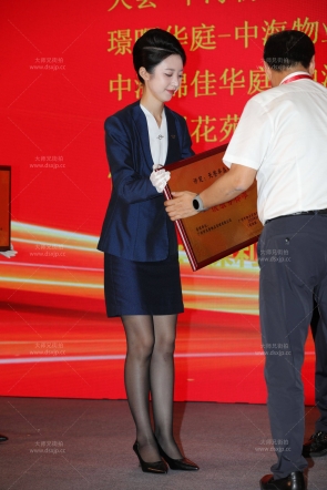 制服黑丝美腿礼仪小姐姐
