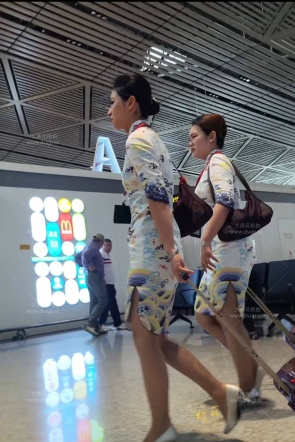 4k海航乘务组空姐们走姿体态自然美3分39秒