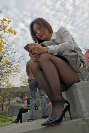 黑丝顶级少妇美腿