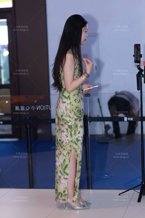 26北京车展中式旗袍裸腿主播