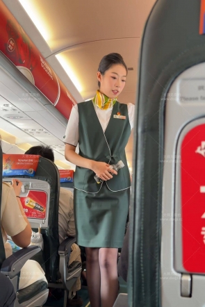 春秋航空黑丝空姐,超近距离拍摄特写照片+4K视频