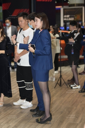 制服黑丝短发气质少妇