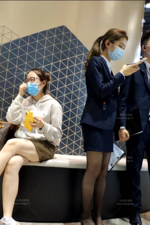 4k视频奔驰销售顾问黑丝高跟美腿2分15秒