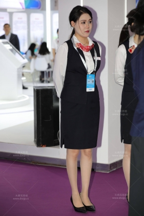 金融展上的肉丝制服小姐姐