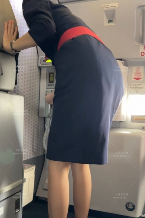 东航空姐连衣裙制服咖丝高跟客舱过道走动身姿3分10秒