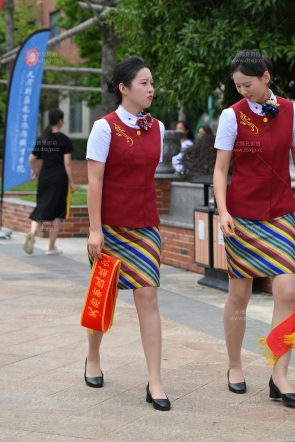 航院的肉丝美腿大学生