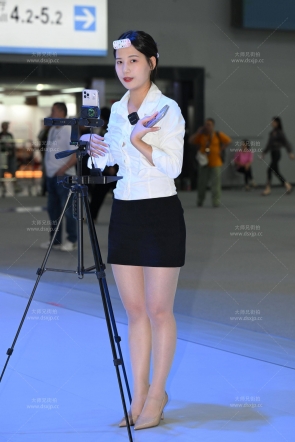 丰满肉丝美腿小主播诱惑丝真想……