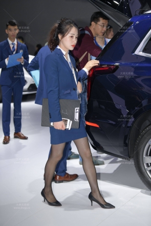 制服黑丝红底高跟