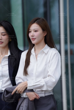 白皙衬衣大长腿【套图116P/1.6G】